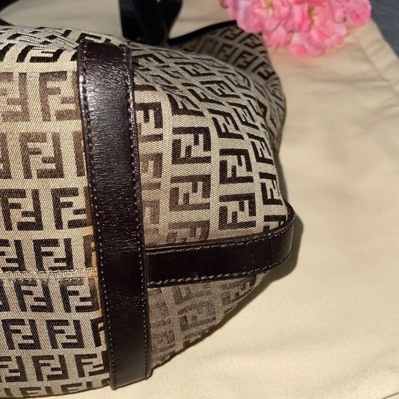 Preloved Fendi should bag great condition has some light scuffs on one corner.. - Picture 8 of 17